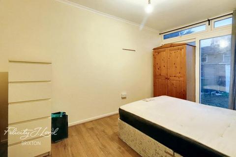 4 bedroom terraced house to rent, Honiton Gardens, Gibbon Road, London