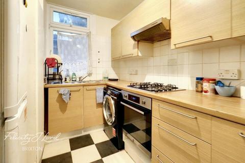 4 bedroom terraced house to rent, Honiton Gardens, Gibbon Road, London