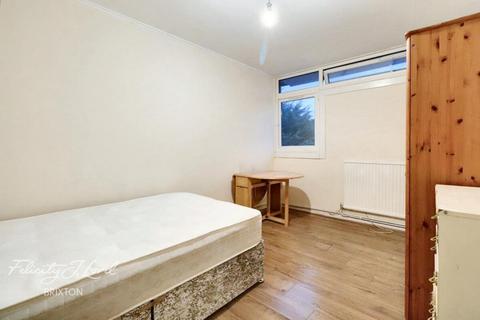 4 bedroom terraced house to rent, Honiton Gardens, Gibbon Road, London