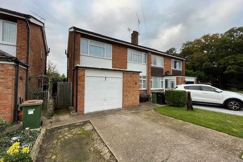 3 bedroom semi-detached house to rent, Barton Drive, Southampton