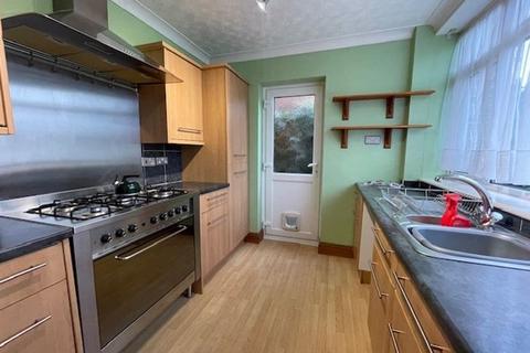 3 bedroom semi-detached house to rent, Barton Drive, Southampton