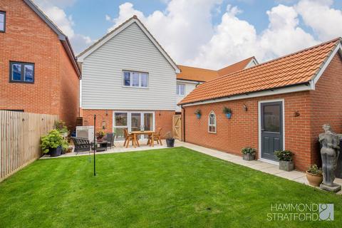 4 bedroom link detached house for sale, Linnet Drive, Attleborough