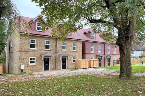 4 bedroom semi-detached house for sale, Shady Close, Kenley