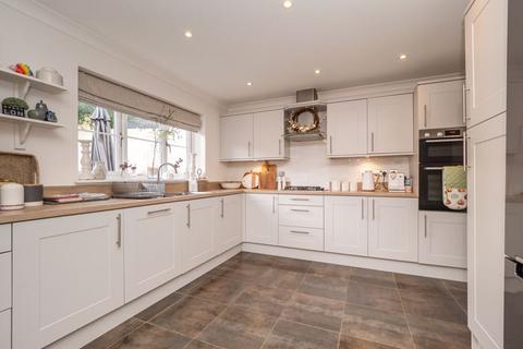 5 bedroom detached house for sale, Kost Road, Norwich