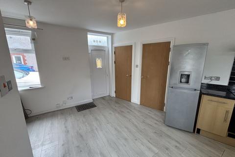 1 bedroom ground floor flat to rent, Pearl Street, Splott, Cardiff CF24 1RB