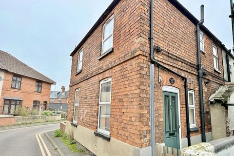 3 bedroom end of terrace house to rent, Alliance Street, Newark, Notts