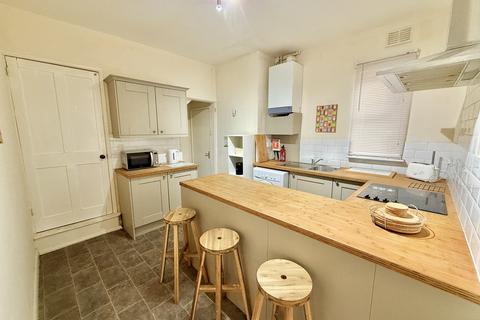 3 bedroom end of terrace house to rent, Alliance Street, Newark, Notts