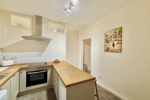 3 bedroom end of terrace house to rent, Alliance Street, Newark, Notts