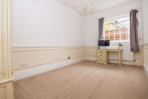 3 bedroom apartment for sale, Old Rectory Court, Eling Hill