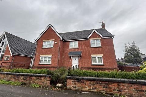 4 bedroom detached house to rent, Smithpool Road, Stoke-On-Trent