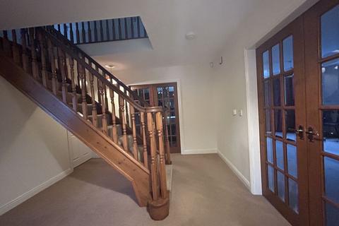 4 bedroom detached house to rent, Smithpool Road, Stoke-On-Trent