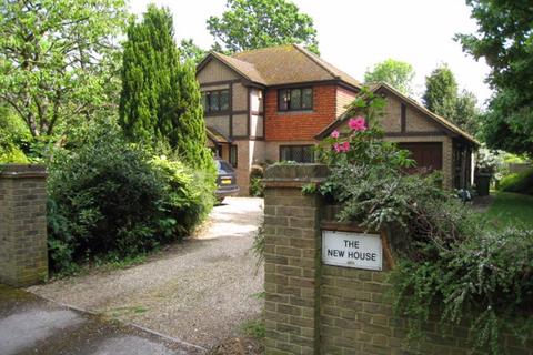 5 bedroom detached house to rent, Aspen Close, Cobham