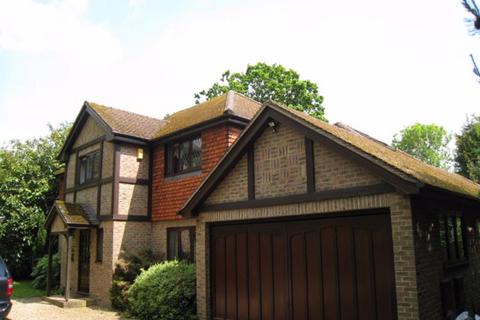 5 bedroom detached house to rent, Aspen Close, Cobham