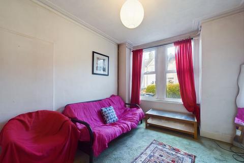 26 Queens Road, New Malden, KT3 6BX