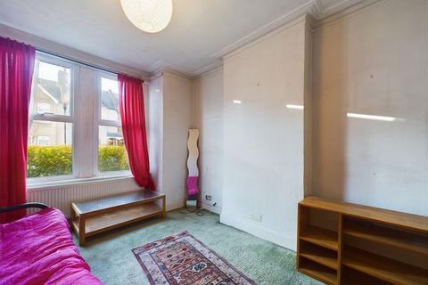26 Queens Road, New Malden, KT3 6BX