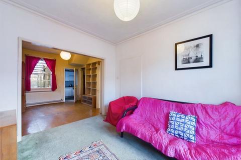 26 Queens Road, New Malden, KT3 6BX
