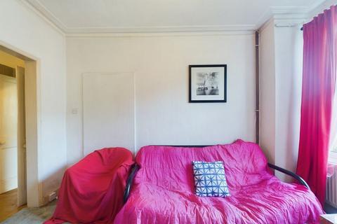 26 Queens Road, New Malden, KT3 6BX