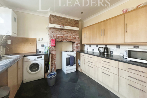 4 bedroom terraced house to rent, Town Cross Avenue, PO21