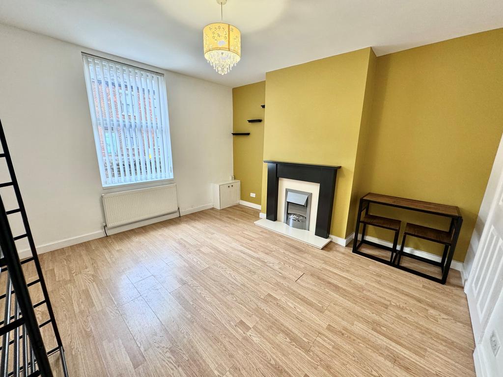 Vernon Road, NG6 2 bed end of terrace house to rent £950 pcm (£219 pw)