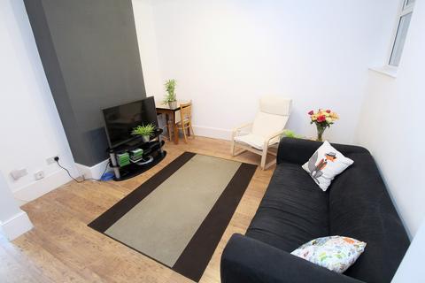 4 bedroom terraced house to rent, Jessie Road, Southsea