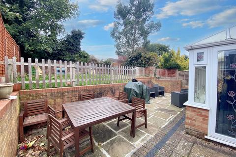 5 Greenacres Road, Worcester, WR2 5EZ