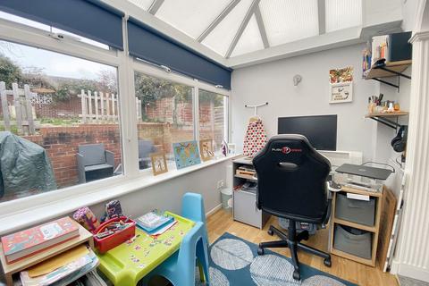 5 Greenacres Road, Worcester, WR2 5EZ