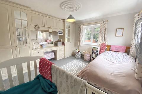 5 Greenacres Road, Worcester, WR2 5EZ