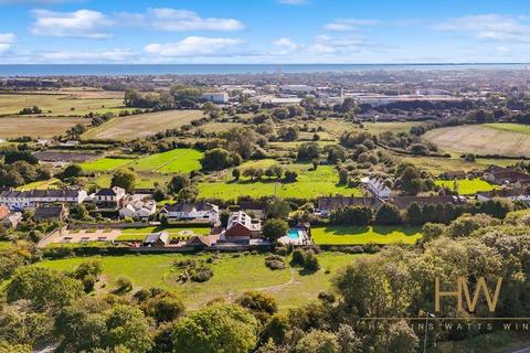 5 bedroom detached house to rent, Rooks Acres Cottages, West Street, Sompting, BN15 0AX