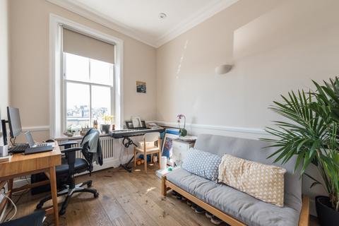 5c Belsize Crescent, London, NW3 5QY