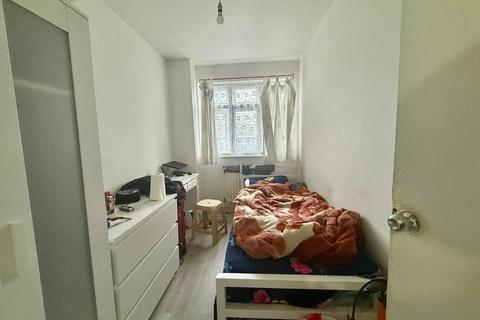 3 bedroom flat for sale, Pinefield Close, Westferry, London, E14 8ES