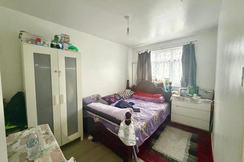 2 Pinefield Close, London, E14 8ES