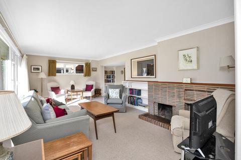 28 The Ridings, Epsom, KT18 5JJ
