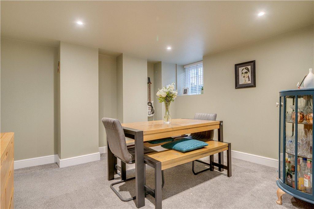 Bedroom/Dining Room
