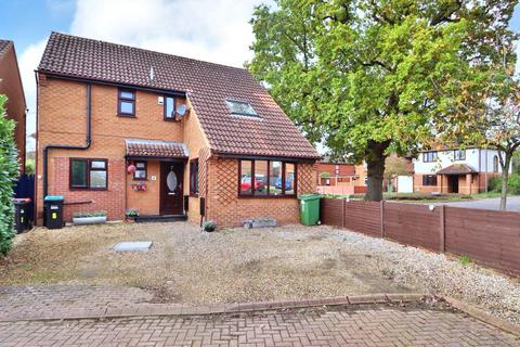 3 bedroom detached house for sale, Hockliffe Brae, Walnut Tree, MK7