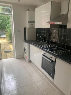 1 bedroom ground floor flat to rent, LONGLEY ROAD TOOTING BROADWAY