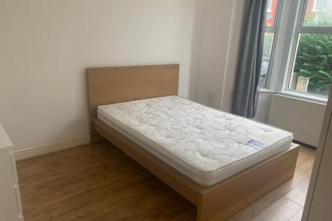 1 bedroom ground floor flat to rent, LONGLEY ROAD TOOTING BROADWAY