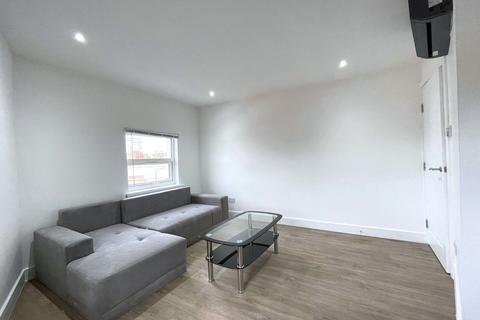 1 bedroom flat to rent, Battersea Park Road, London