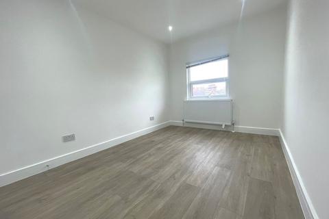 1 bedroom flat to rent, Battersea Park Road, London