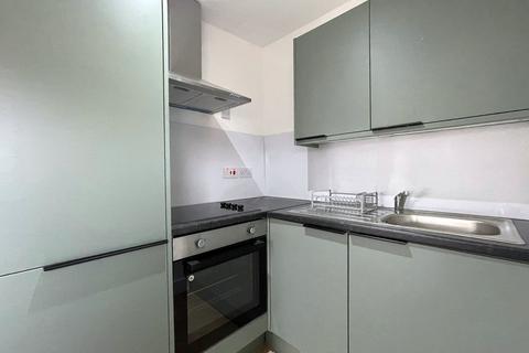 1 bedroom flat to rent, Battersea Park Road, London