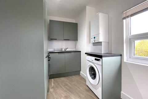 1 bedroom flat to rent, Battersea Park Road, London