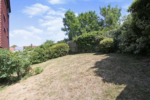 39 Gables Close, London, SE12 0UD