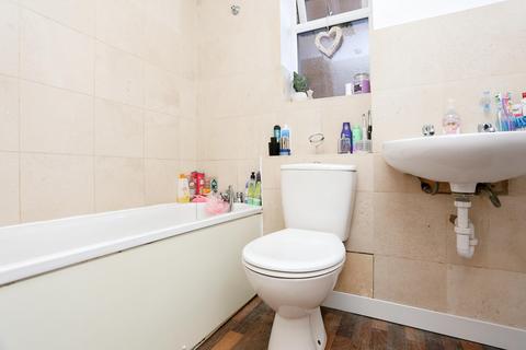 39 Gables Close, London, SE12 0UD