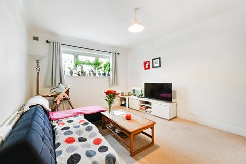 3 bedroom maisonette for sale, Morden Court, Surrey SM4