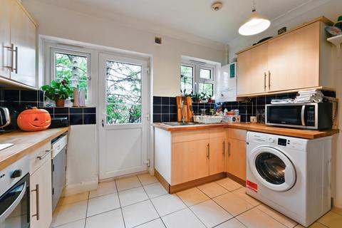 3 bedroom maisonette for sale, Morden Court, Surrey SM4