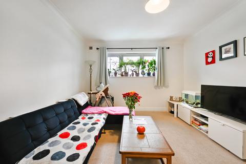 3 bedroom maisonette for sale, Morden Court, Surrey SM4