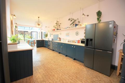 5 bedroom end of terrace house for sale, Vale Road, Ramsgate