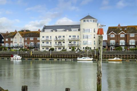 2 bedroom apartment for sale, Mariners Quay, Littlehampton BN17