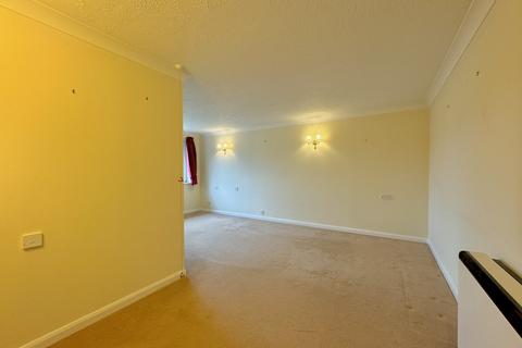 1 bedroom apartment for sale, Station Road, Thorpe Bay, Essex, SS1