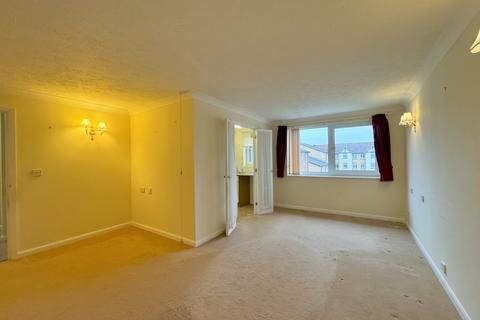 1 bedroom apartment for sale, Station Road, Thorpe Bay, Essex, SS1