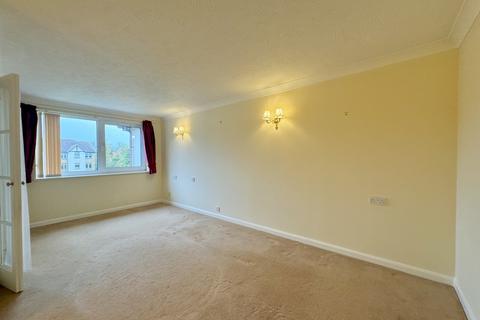 1 bedroom apartment for sale, Station Road, Thorpe Bay, Essex, SS1